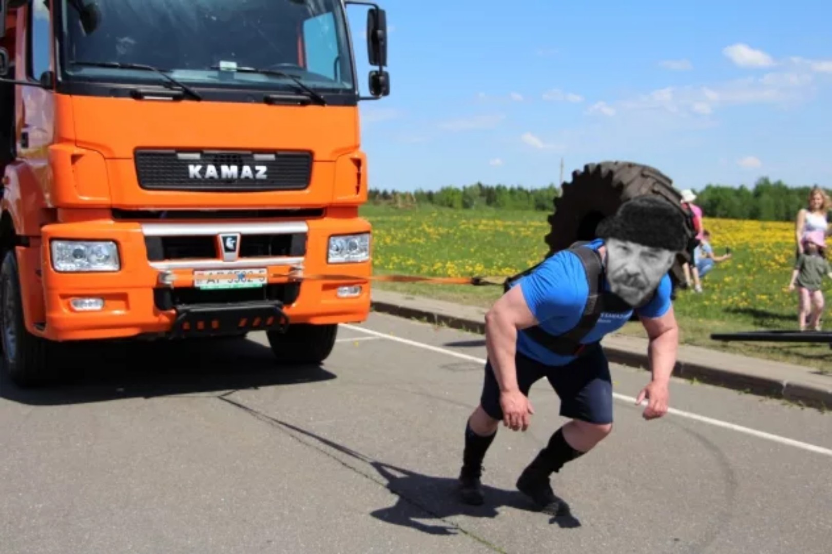 Тащит грузовик