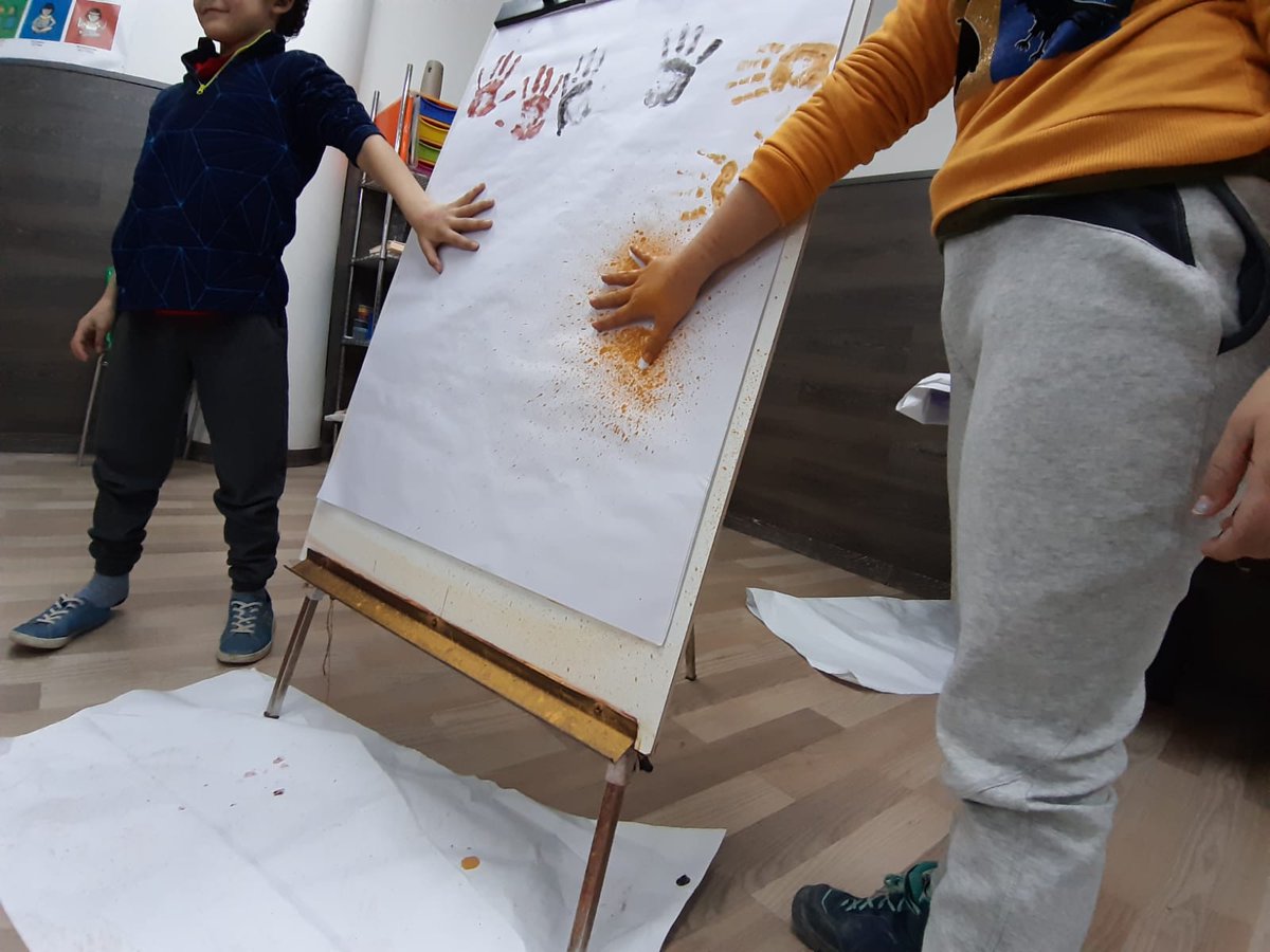 EscuelaIdeo's tweet photo. En nuestro proyecto "Un paseo por la historia", en  3° de #Primaria,  aprendemos la etapa de la #prehistoria haciendo un taller de pinturas rupestres en @Arqueopinto #ABP #aprenderAaprender https://t.co/bIsn7DAonD