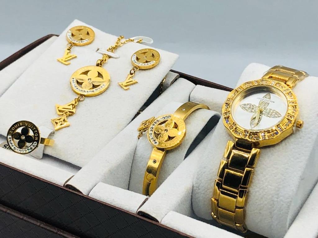 ellsfinest1234's tweet photo. Looking 4 an affordable gift 4 your loved one this Val ?.this original set is a perfect gift for you .for just 19k it’s very affordable. you can contact us for more lovey items Facebook at (ellanuella ) .instagram ( shape_corset ) or (ellafinest).    #OkadaBan. #TachaRealityShow https://t.co/laIYAW6xaw