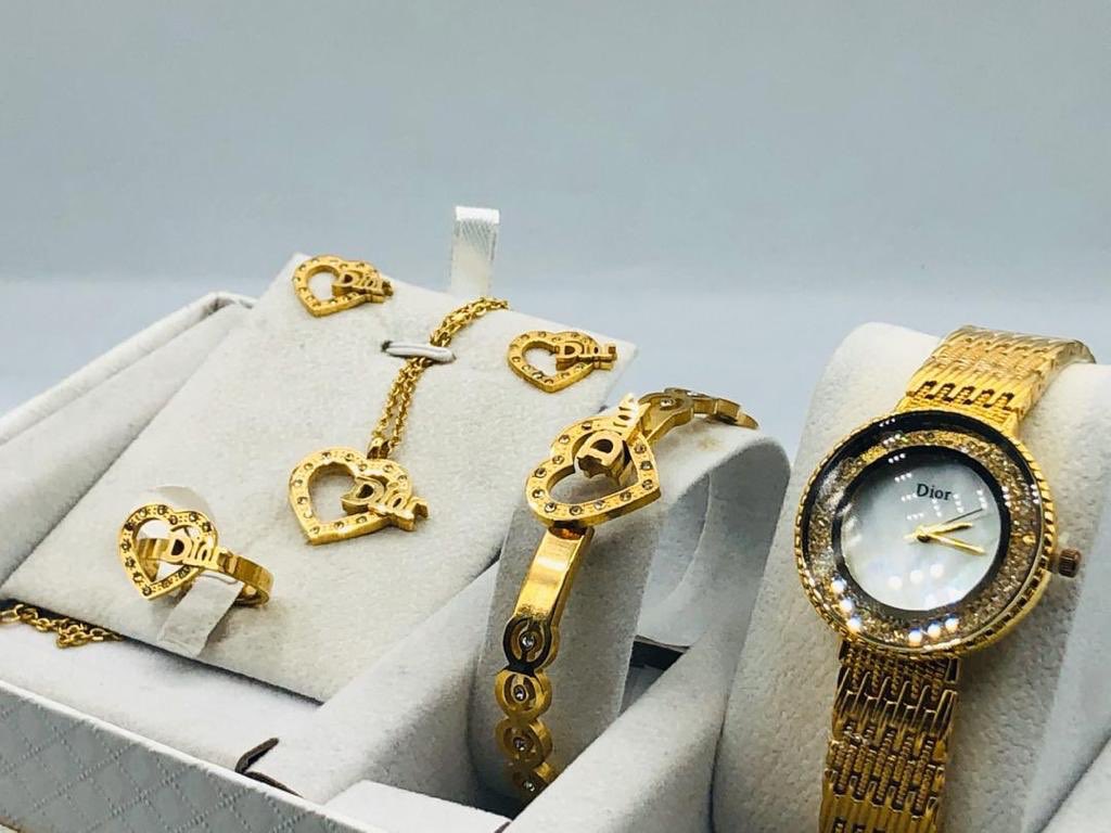 ellsfinest1234's tweet photo. Looking 4 an affordable gift 4 your loved one this Val ?.this original set is a perfect gift for you .for just 19k it’s very affordable. you can contact us for more lovey items Facebook at (ellanuella ) .instagram ( shape_corset ) or (ellafinest).    #OkadaBan. #TachaRealityShow https://t.co/laIYAW6xaw