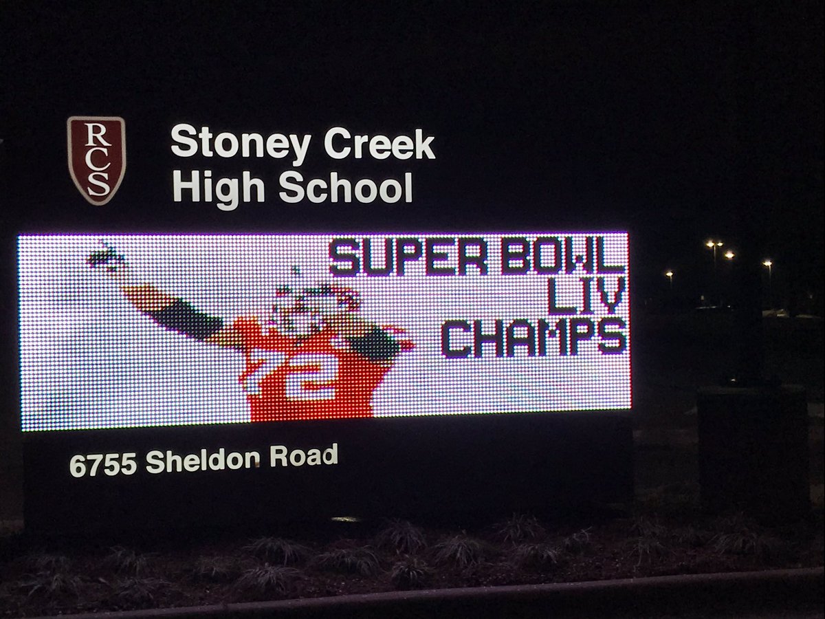 Stoney Creek welcomed students to school today with a special shout out to our very own Eric Fisher! Congratulations Eric, your school and community is very proud of you! #superbowlchampions <a href="/rochcommschools/">Rochester Community Schools</a> <a href="/Big_Fish79/">Eric Fisher</a>