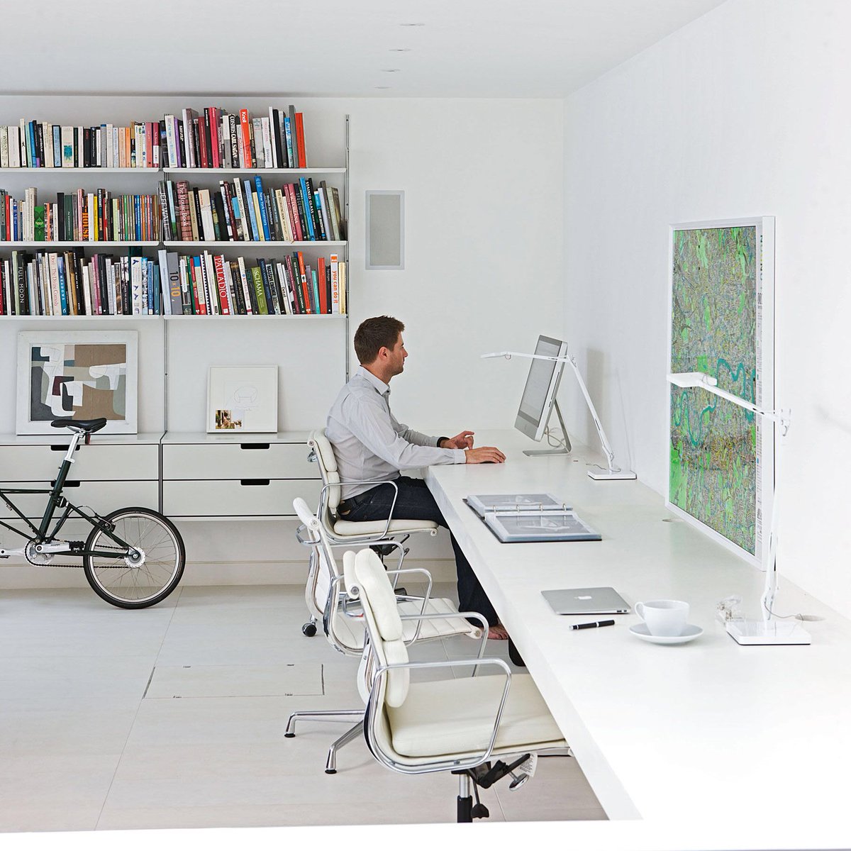 Futuremaps's tweet image. Did you know that we can personalise our maps with your logo of choice, to create a stunning branded gift for your clients or team?
Find out more about this service here &amp;gt; buff.ly/35Y8H5i
#brandedgifts
#mapgifts
#corporategiftideas