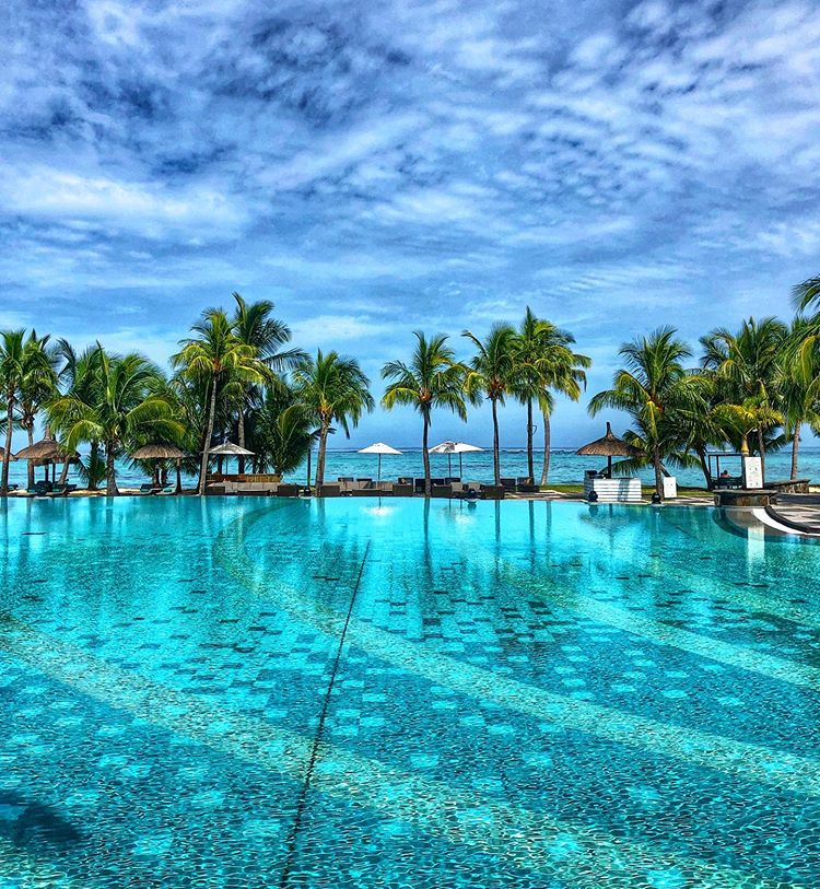 #BlueMonday Your sunniest pool day at Dinarobin Beachcomber!
Picture: piergiorgiopirrone
bit.ly/2m0ZZAx #BeachcomberExperience #Mauritius