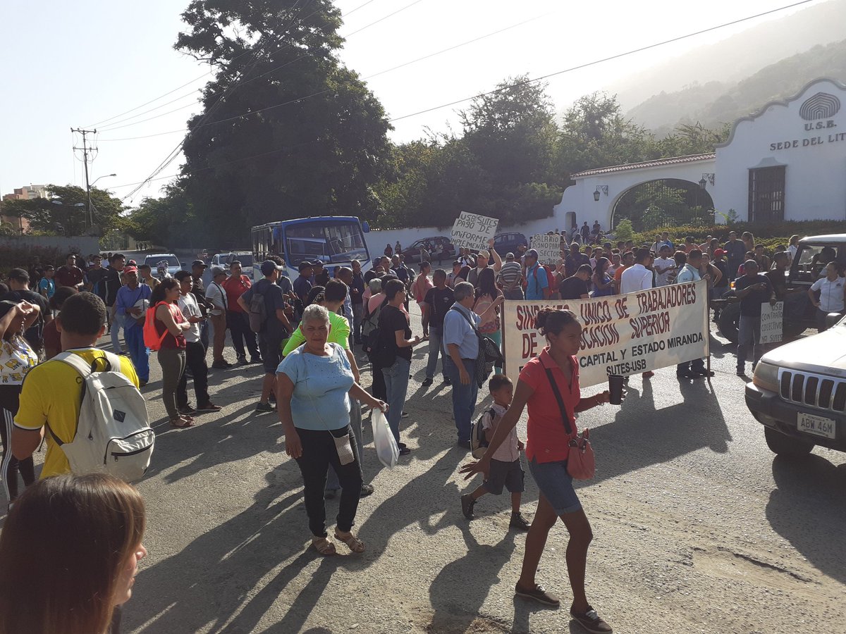 djportillog's tweet photo. ¡Protesta! Cerrada vía Camuri Grande. @campusb
#usb #usbsl https://t.co/7KvHoIISv1