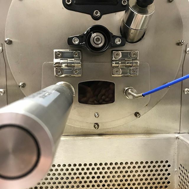 Bertie the roaster, doing her thang!
.
#coffeeroaster #smallbatch #artisancoffee #specialtycoffee #smallbusiness #familyrun #independentbusiness #coffeebean #coffeetime #lunchtimeentertainment #mondaymotivation #februaryinspo #perkulatte #perkulattecoffee ift.tt/36TEgfu