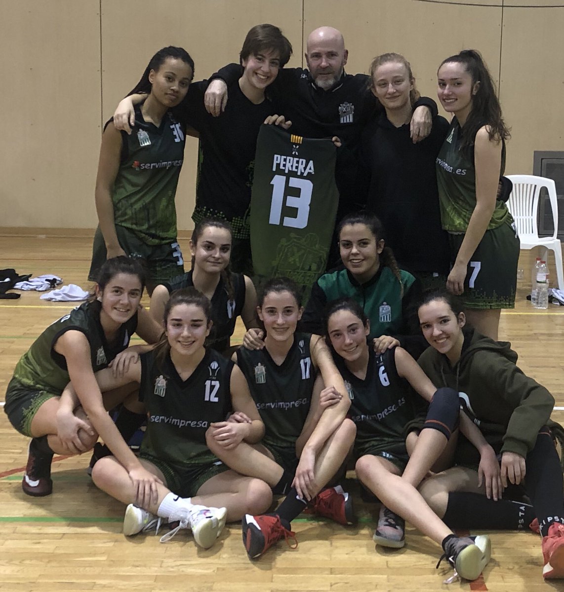ringu6q's tweet photo. A costat però s'ha conseguit, la victòria 13 no ha estat fàcil,però amb un últim quart molt seriós,hem arrodonit un partit mes aviat mal jugat,sobretot en defensa i principalment durant els 3 primers quarts.Un partit més, els triples de les rivals ens fan massa mal.
#roadtointer https://t.co/Z0yjwg717G