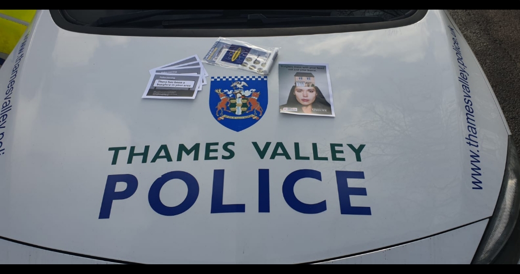 tvp_mk's tweet photo. Officers from #MKNHPT have been out in Netherfield this morning after an increase of burglaries on the estate delivering crime prevention advise to residents. #C9402 #C6535 #C8694 https://t.co/4yWzvUsIIY