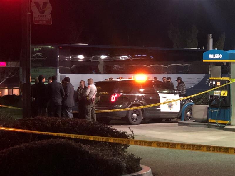 SaraShouhayibTV's tweet image. BREAKING: @CHPFortTejon confirming a shooting on a @GreyhoundBus in #Lebec that was heading north on the grapevine overnight. Follow @tyrahmajors our reporter on the scene for updates #BreakingNews