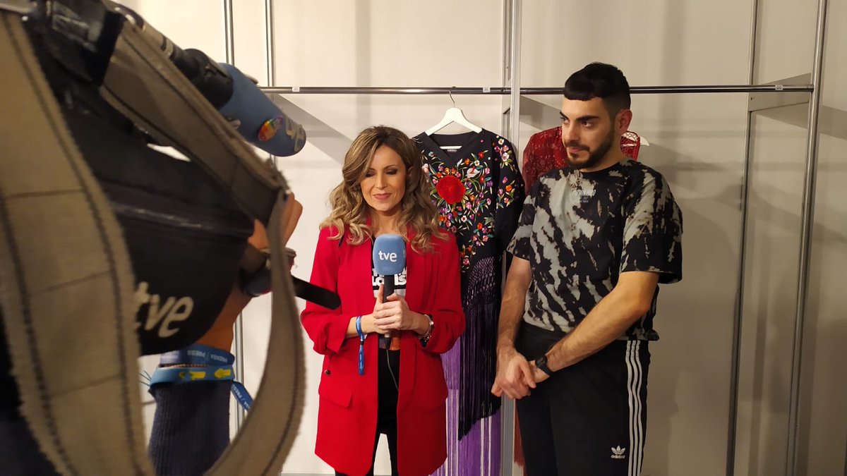 evamora2110's tweet photo. Alma de @Dominnico_brand #domingorodriguez diseñador alicantino que ha vestido a @ladygaga @rosaliavt #marcaespaña #talentoespañol #diseñadores @24h_tve @rtve @MBFWMadrid https://t.co/IYwzhaQgHn