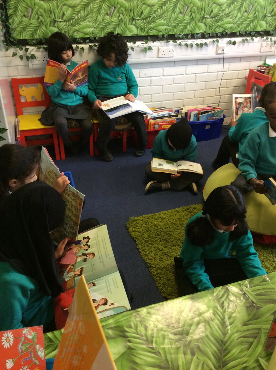 Haslamparkprim1's tweet photo. Reading time in Ali Class βοΈ#superreading #classlibrary https://t.co/KJ3ZQZVwYp