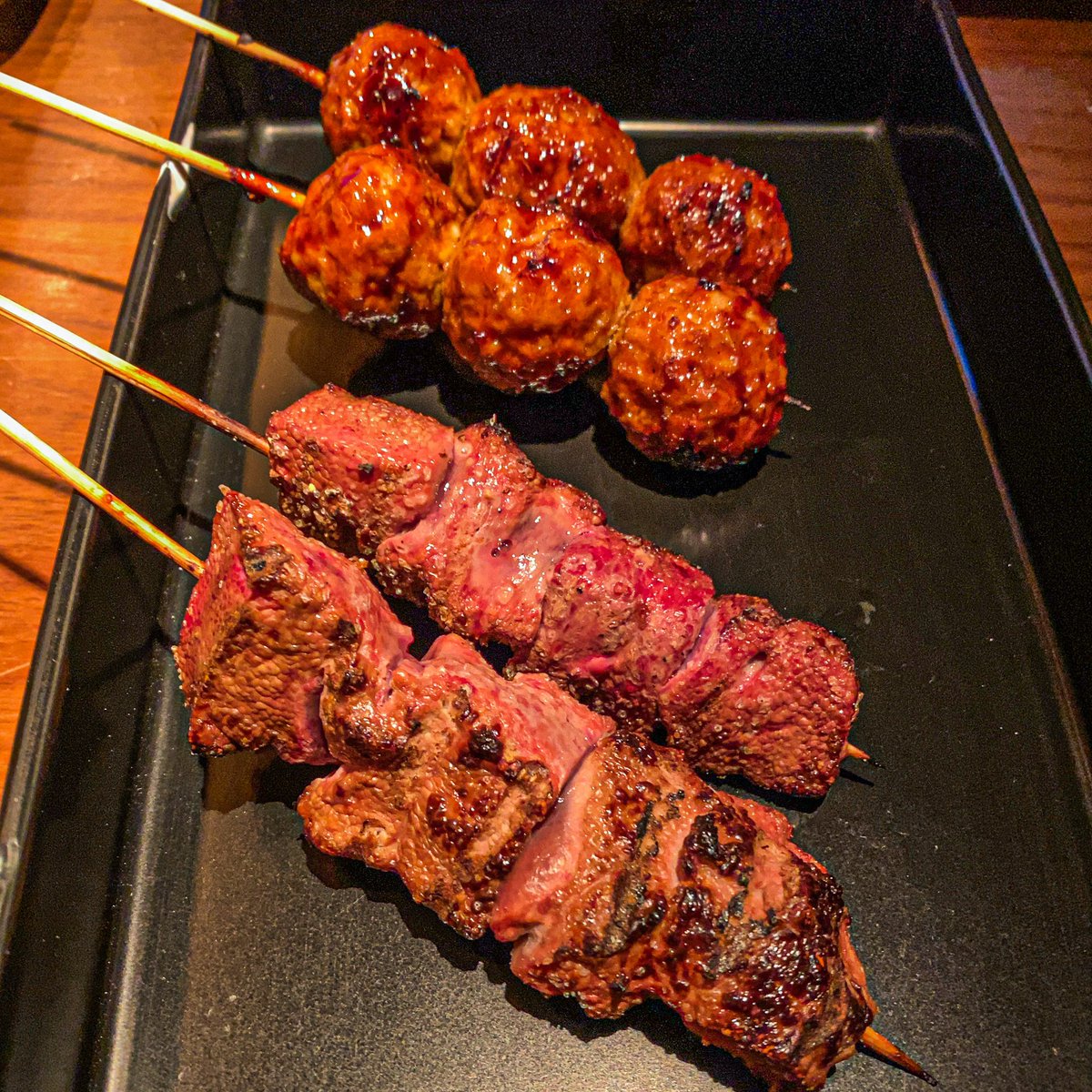 ／
幻のやきとん＆焼酎😀
＼

【路地】

新宿路地裏にひっそり佇む一軒家🏡

花巻産の高級ブランド豚である白金豚を、備長炭と自然塩で焼き上げてくれます😄

柔らかな肉質とまろやかな肉味は産地直送だからこそできる奥深い味👍