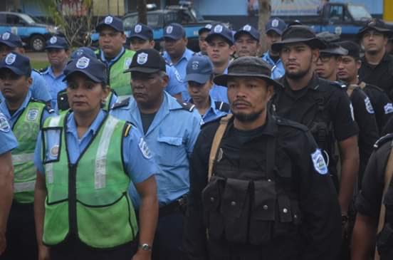 Edgard_Sz's tweet photo. #Nicaragua

#SanCarlos|| 👮🏻‍♂️👮🏻‍♀️Policía Nacional da inicio al Plan de Seguridad Escolar 🧒🏻👧🏻📚en el departamento de Río San Juan, todas las fuerzas policiales estarán desplegadas en los diferentes centros educativos.

@vppolicial @p_rtinez @EdithTatiana13 @taniasandinista @TPU19J https://t.co/Fjp6uweVwJ