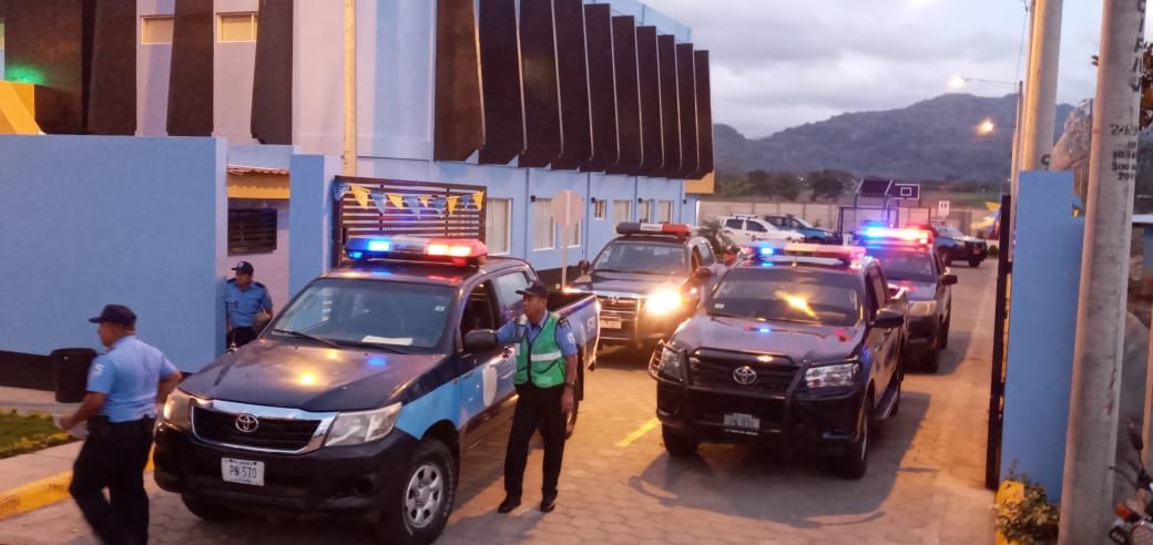 #Nicaragua 

BOACO||Policía Nacional da Banderillazo de inicio al plan de seguridad escolar 2020, Garantizando La Paz y la tranquilidad de nuestros niños y niñas en este inicio de clases.👮🏻‍♂️👮🏻‍♀️🇳🇮
<a href="/vppolicial/">Visión Policial Nicaragua</a> <a href="/EdithTatiana13/">Edith Tatiana 👑💋💥💫🌻</a> <a href="/ReDFSLN/">RED FSLN</a> <a href="/TPU19J/">Tropa Digital Pablo Úbeda🇳🇮</a> <a href="/taniasandinista/">TaniaSandinista</a> @p_rtinez <a href="/nuevaya/">La Nueva Radio YA</a>