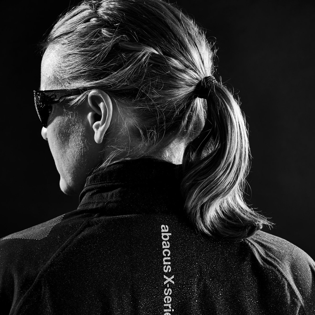 abacusclothes's tweet photo. When you expect the best performance from a rain jacket👊 #abacussportswear #countonit #abacusxseries #thirtysevenfive #thirtysevenfivetechnology #technicaljacket #extremeperformance #rainjacket https://t.co/wgiGKKBN44