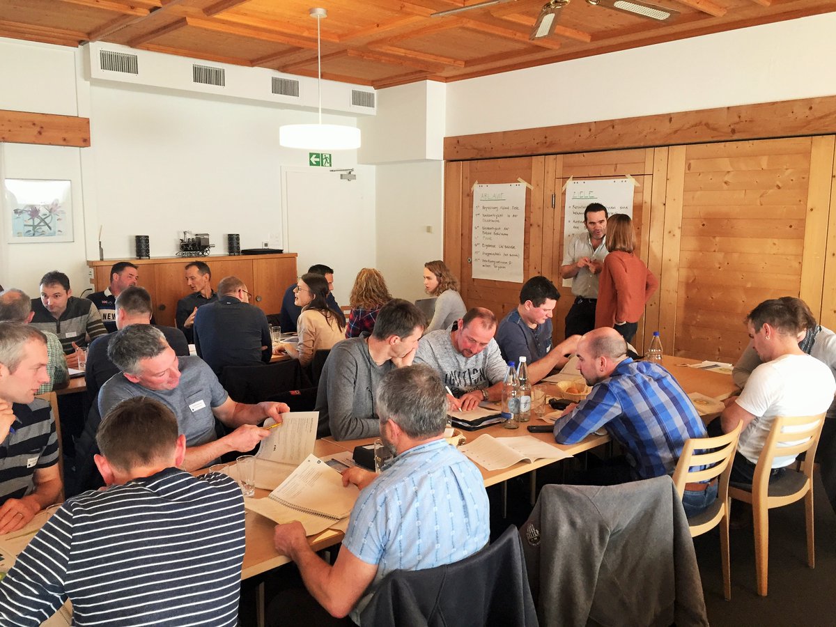 Am Workshop zu Nachhaltigkeit in der Produktion und Verarbeitung von Milch wurden die Ergebnisse von SMART Analysen von Milchproduzenten und der Molkerei Biedermann AG rege diskutiert und konstruktive Zukunftsperspektiven enwickelt. bioaktuell.ch/aktuell/meldun…