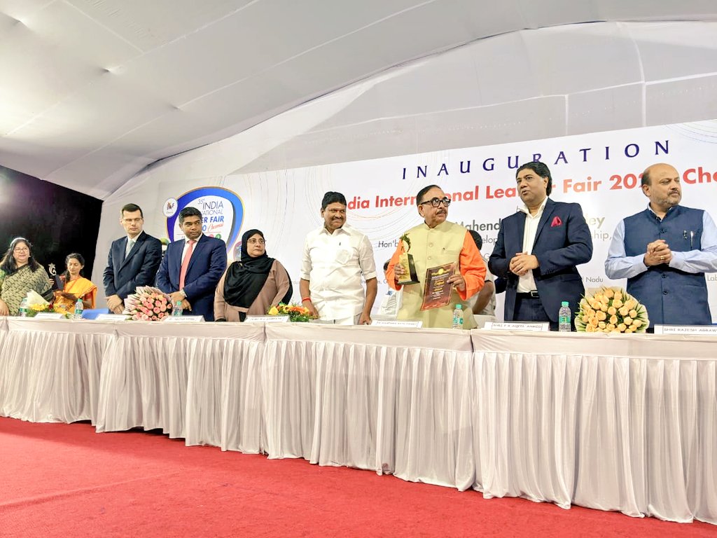 ITANewDelhi's tweet photo. Trade Commissioner Alessandro Liberatori @ITANewDelhi at the opening #IILF2020 Chennai with Dr. Mahendra Nath Pandey, Minister of Skill Dev. & Entrepreneurship, Government of India. More than 40 🇮🇹cos displaying latest #innovation in leather & footwear technology @ITAtradeagency https://t.co/CGsMsBUqFf