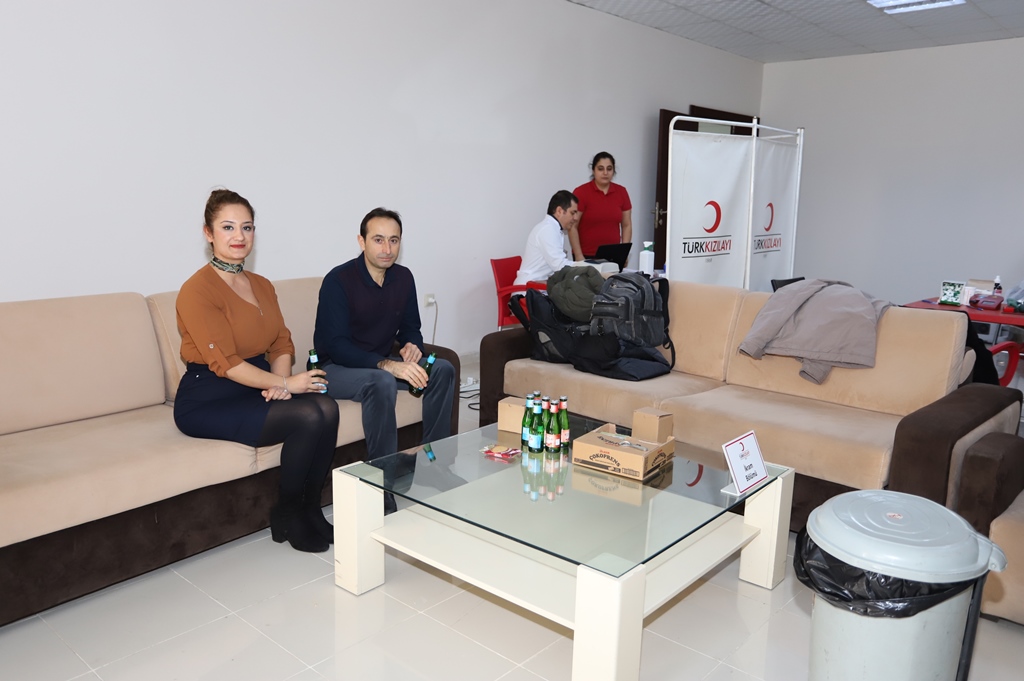 denizliobm's tweet photo. Bölge Müdürlüğümüz ve Denizli Kızılay Kan Merkezi işbirliği ile bölge müdürlüğü lokalinde bugün saat 10:00 - 16:00 arasında “Kan Bağışı Hayat Kurtarı” Kampanyası kapsamında Denizli Orman Bölge Müdürü Erhan Çetinkaya ve bölge müdürlüğümüz  personeli gönüllü kan bağışında bulundu. https://t.co/SWRrVnaG0Y
