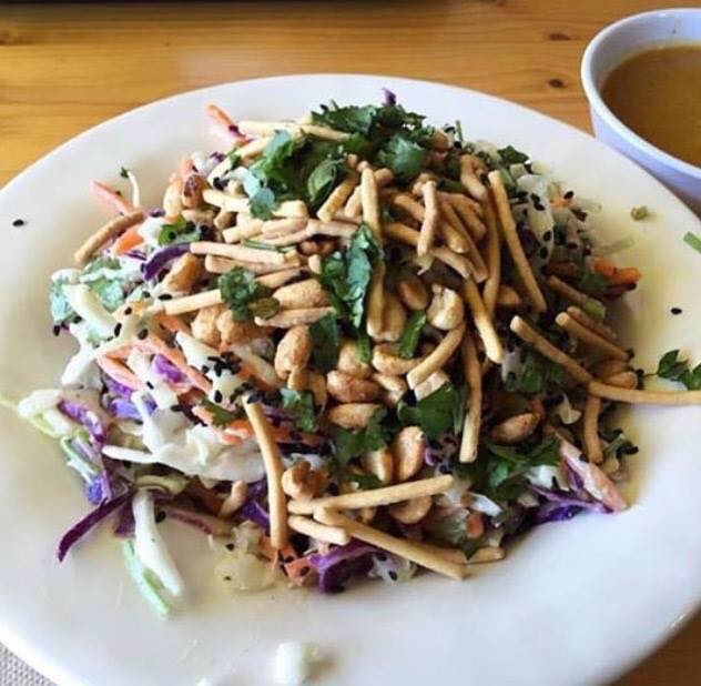 NatJuiceCafe's tweet photo. This Week's Specials:

Bangkok Bowl:  Shredded Carrots, Cabbage, Cilantro with Chicken or Tofu, Peanuts, Chowmein Noodles and Ginger Sesame Dressing 
(GF, V Options)

Black Eyed Pea Salad (GF, V)

Baked Potato Soup (GF) https://t.co/PSpNdkm1fk