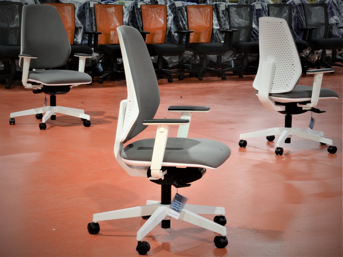 summit_1977's tweet image. Not only does Mono #taskseating in white look so special, the superbly balanced mechanism ensures its comfort is equally satisfying. #officedesign #interiordesign summitchairs.co.uk/range/mono/