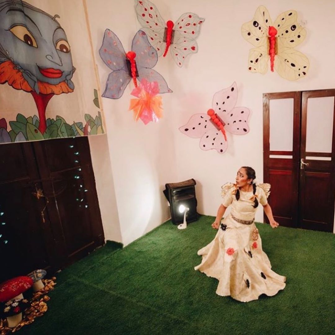 MayuriUpadhya's tweet photo. the production is an attempt to entertain kids &amp; adults alike. 

#MayuriUpadhyaCreation #DanceDiaries #Dance #Art #LewisCarroll #ChoreographerMemories #DanceCuration #DanceFairyTales (4/4) https://t.co/GwQjPznr1y