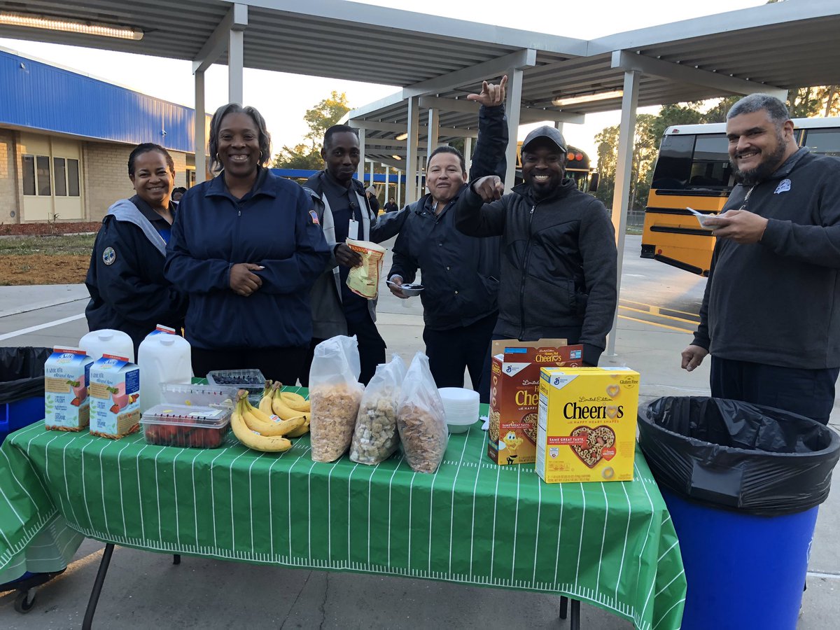 SanCarlosPkEle's tweet photo. We love our bus drivers! Cereal Bowl 2020! #loveleeschools #bestbusdriversever https://t.co/QrSvrgcwH0