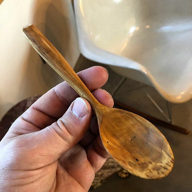 Someone either made a snack or a home out of this piece of cherry for a while. 🍒 .
.
.
#spooncarving #greenwood #greenwoodcarving #carving #woodworking #axeandknife ift.tt/2GObZfM