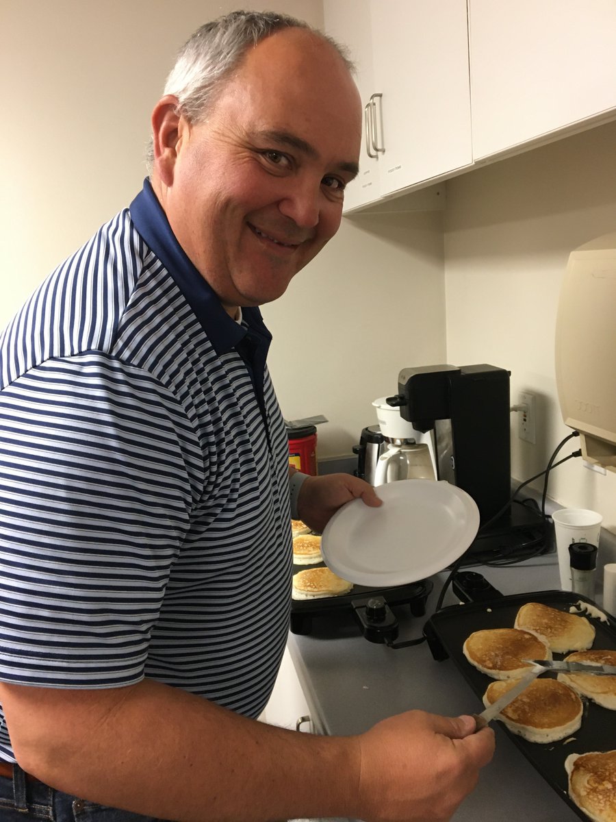 GSD_Buses's tweet photo. 2 Hour Delay, your faithful bus drivers are at base ready to take children to school as soon as they are released. Dr. Gatti made an impromptu pancake breakfast. We cannot thank our drivers enough for their devotion to student transportation! We❤️our🚍 Drivers! @GraniteSchools https://t.co/vVH9udfTY6