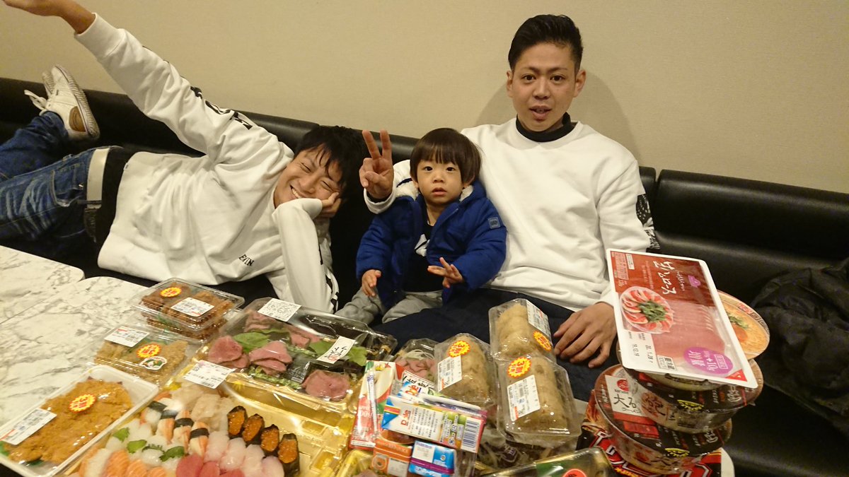hana012712's tweet photo. 琉輝叶が誕生日やったけんってオムツこんなに買ってくれた笑

金の事は気にせんでいいけん遊び行ける時は俺らと遊んでって言って奢ってくれたり何でも話せる仲でアホやけど友達の事を一番に考えれるし、一生大事にしたい親友二人

色々環境が変わっても変わらずにおってくれる友達がほんとの友達と思う https://t.co/sWdpcUr2wa