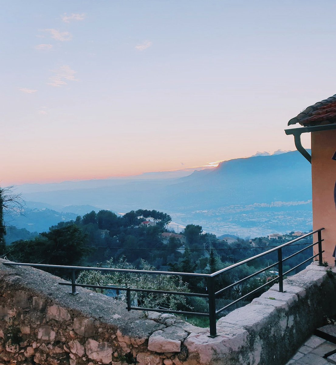AimonsAspremont's tweet photo. 🏠🌲🌿 #aspremont #frenchriviera #cotedazur #photography https://t.co/NSNmkCWSQ1