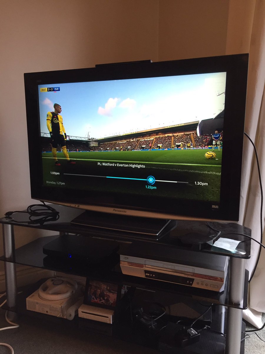 Danamo1996's tweet photo. Great to see @NEP_UK using a @sonyproeurope @Vislink RF handheld camera on the touch line and in the tunnel area at @WatfordFC vs @Everton last Saturday for @SkyFootball @SkySportsPL #MatchChoice Is this new for high profile matches? Iโd love to do it at some point ๐คช https://t.co/UgkKD5eAlm