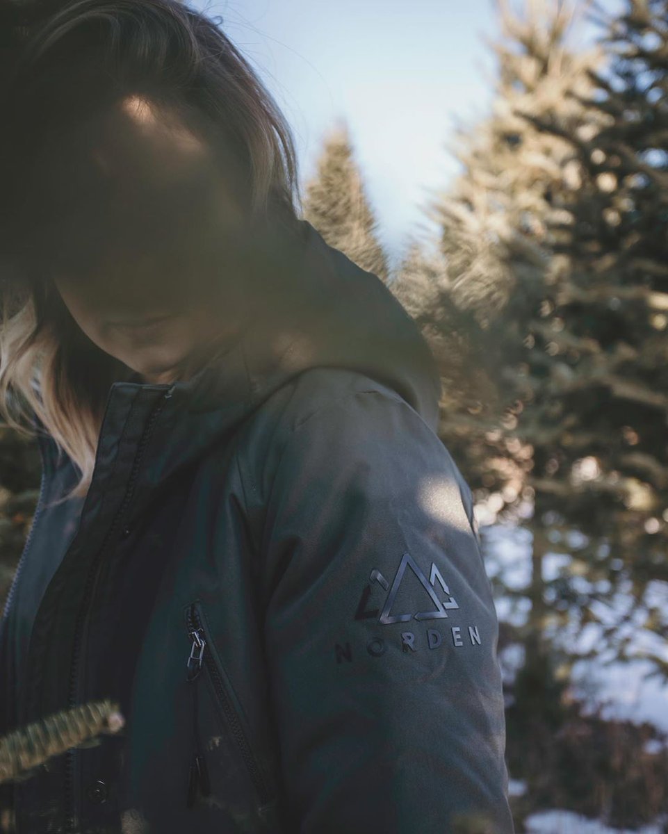 NordenProject's tweet photo. Un manteau que vous porterez fièrement. Chanel Taillefer enfile son parka Mika pour une balade hivernale.

#NordenProject #WasteToStyle https://t.co/HuhkaimTPy