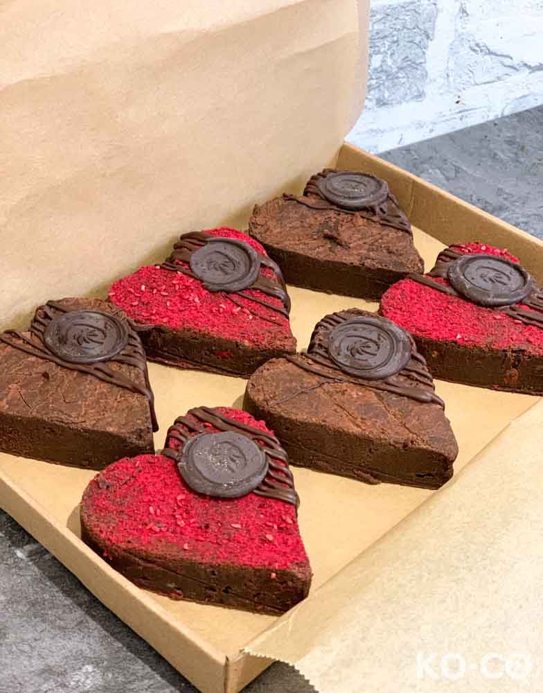 KocoBrownies's tweet photo. ITS COMPLETE 😍 our valentines brownie hearts are the finishing touch to our new online collection and we couldn’t be more pleased and full of brownie love ❤️🙌🏻.

————
Full range of valentines brownies now on our website. Also available in vegan 🌱 https://t.co/kgjsaTkCqH