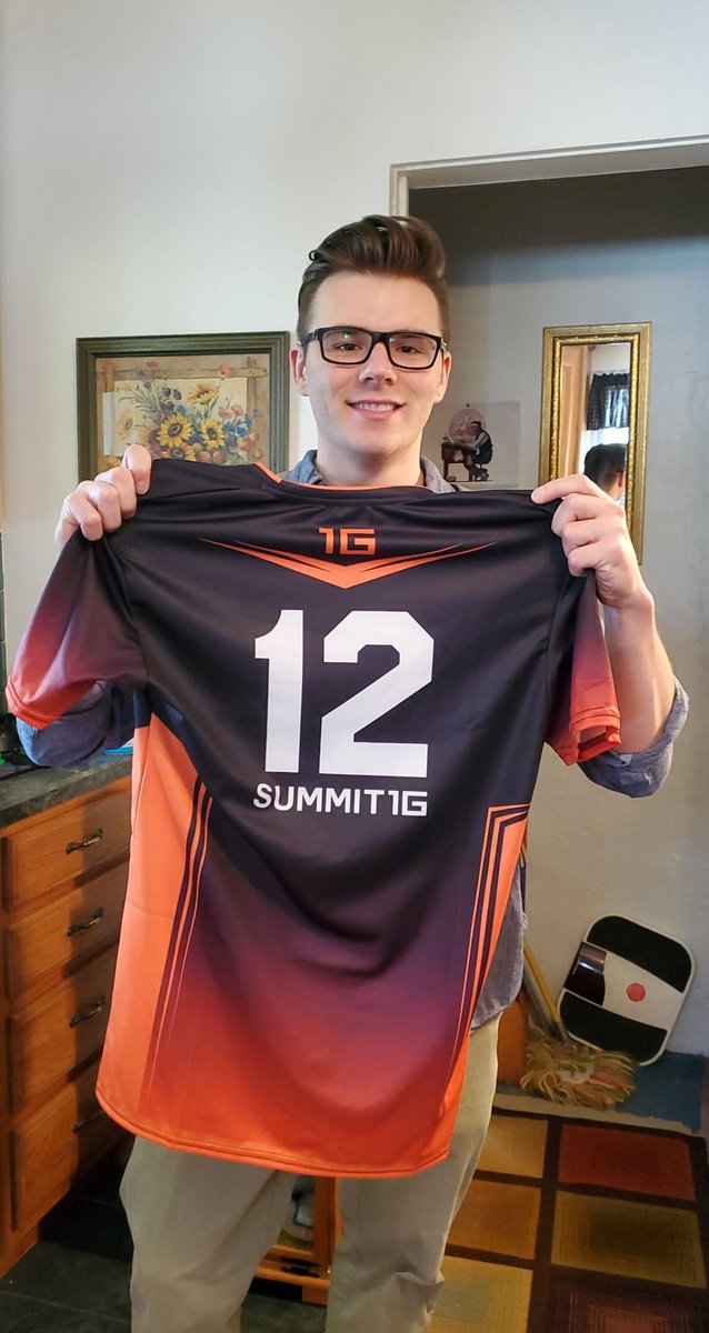summit1g shirt