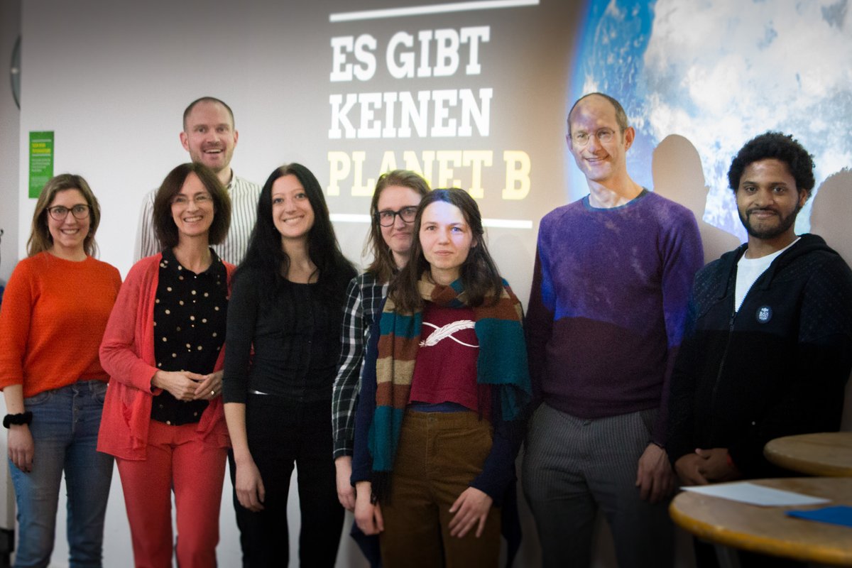 obermaedchen's tweet photo. Richtig inspiriert von unserer #oeko #digital Veranstaltung mit Prof. @TSantarius. Ich habe viel mitgenommen, z.B. Fokus auf #Verkehrswende, damit #Digitalisierung nicht durch Rebound-Effekte zu mehr #Emissionen führt. 1000 Dank dem #akdigital @Gruene_Muenchen und @susanne_grohs! https://t.co/1hQ7PbWezw