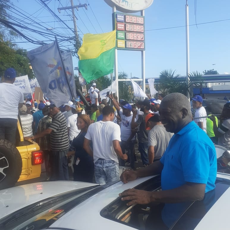 barrial_y's tweet photo. El coordinador nacional del Frente Barrial y Comunitario en la marcha con Manuel Jiménez próximo alcalde de Santo Domingo Norte https://t.co/CS74jDhTv6
