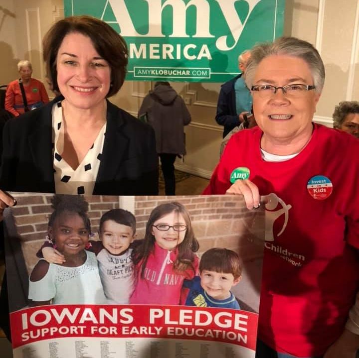 SCActionNetwork's tweet photo. A pledge for kids is a pledge for a better future. Ahead of the #IowaCaucuses, we hope candidates like @amyklobuchar keep their promise to invest in kids! #High5ForKids https://t.co/QoYwKBn611