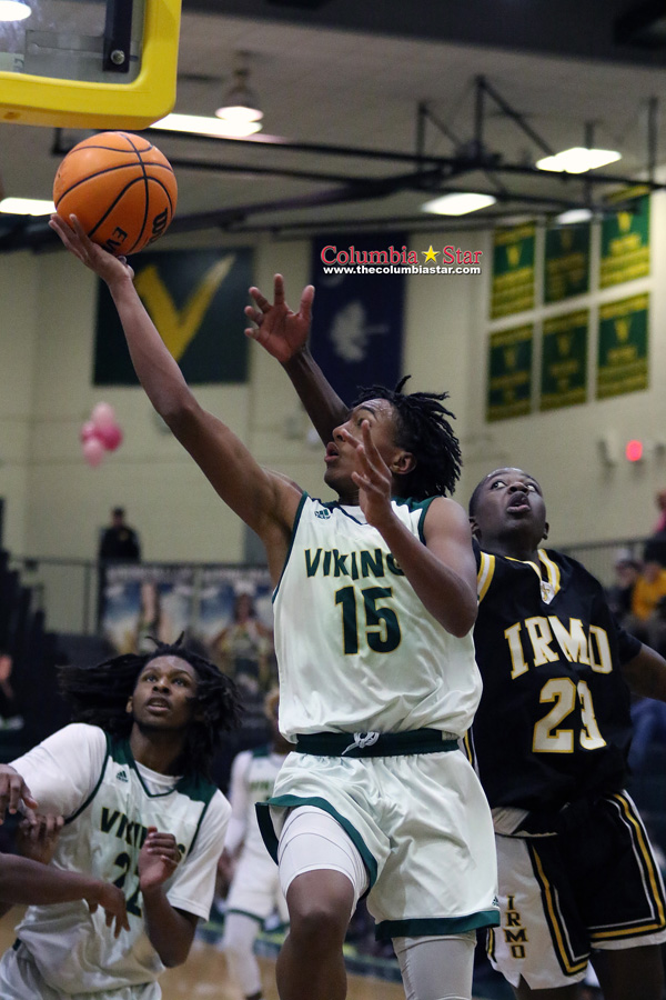 StarSportsFeed's tweet photo. We've got great pic posted from Friday's @irmobasketball v @SV_BoysBBallSC game! Visit https://t.co/W1NQYGGNSA!
#TheStar #localnews #highschoolsports #basketball #HallOfFame #WillieWilliams #AndreRoberts https://t.co/BKj2gL95TX