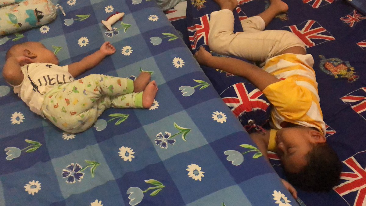 mikomiow's tweet photo. 2 anak ini masyaAllah tidurnya.. mapan hadep mana, jam segini udh gitu posisinya 😂 https://t.co/W3P9pb57rQ