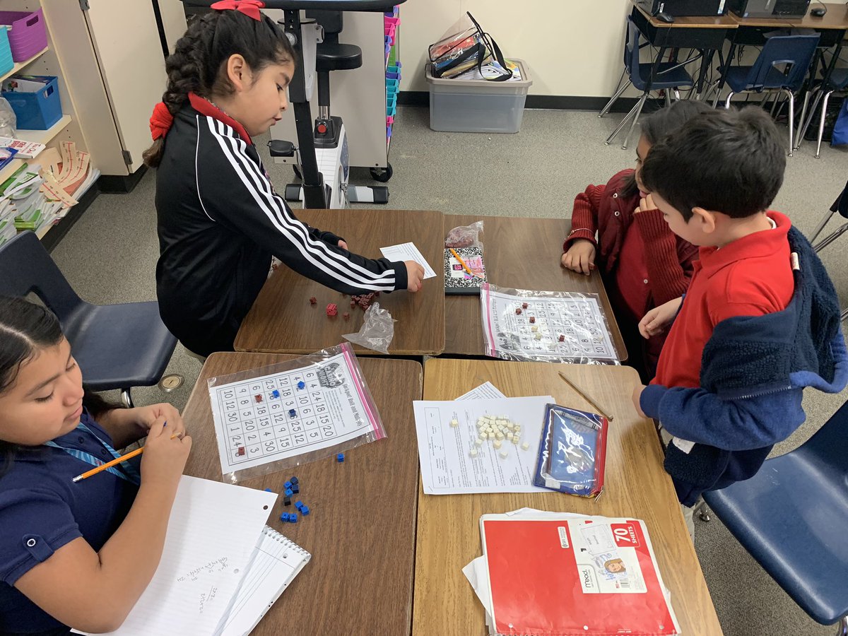 S_Rod33's tweet image. Math station: iReady, Multiplication, and Division @KennedyCougs @AliefMathK6 #CougsLevelUp #AliefLeads #MathStations #Division #iReady #Multiplication