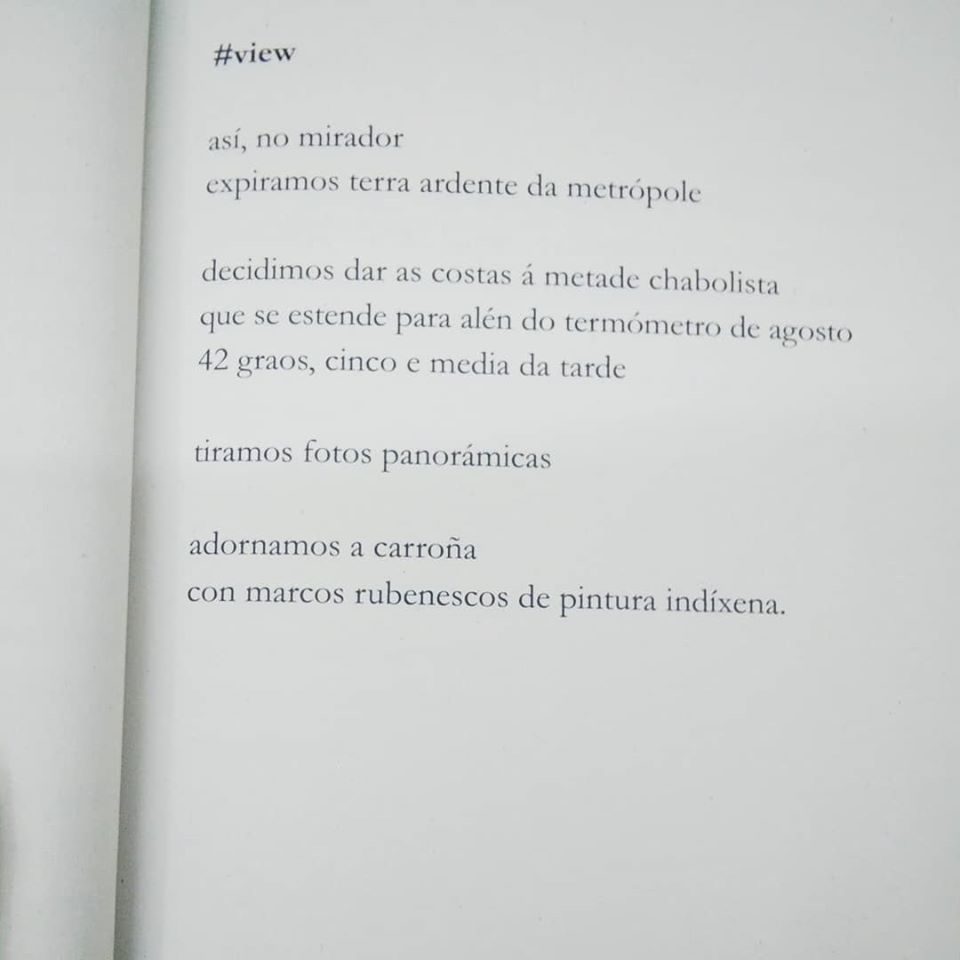 DaPolvora's tweet photo. Aínda non coñeces o noso recuncho para tomar un té namentres te adicas a ler a poesía do noso fondo? "Quédate Medusa" é unha proposta de espazo de lectura que vos ofrecemos en compaña dun dos nosos pubs favoritos, A Medusa Pub! 
Hoxe lendo a Arancha Nogueira! https://t.co/Ktkce6Vam7