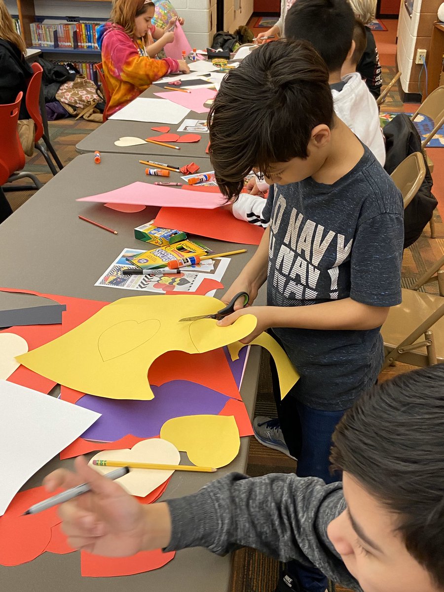 301CTGS's tweet photo. CT Cougar Club worked hard last week to make valentines to send to local nursing homes for Valentines Day. #CTcares https://t.co/fs4kDgSkvo
