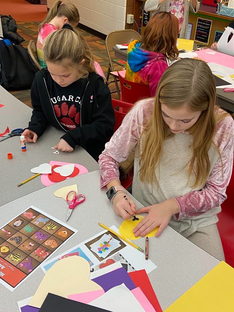 301CTGS's tweet photo. CT Cougar Club worked hard last week to make valentines to send to local nursing homes for Valentines Day. #CTcares https://t.co/fs4kDgSkvo