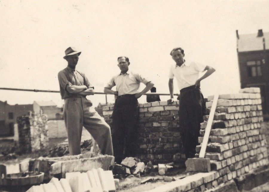 Jan Tomasik (left) was born on the outskirts of Kraków, and became a bricklayer to trade. He achieved the professional title of a master builder, but also had become a company co-owner.When World War II broke out, Jan set off to fight the Germans.