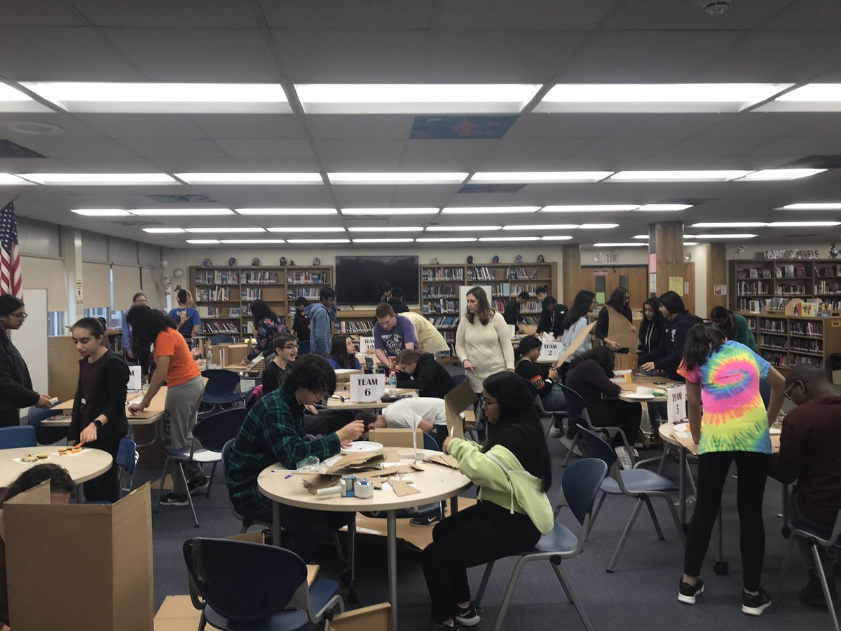nhp_library's tweet photo. GEAR’s 3rd Annual Cardboard Challenge on 1/31/20! There were 40 students, 11 teams and 2 hours to build a famous landmark out of cardboard! #NHPpride #NHPlibrary #GEARClubFun https://t.co/ONyRmb0gSw