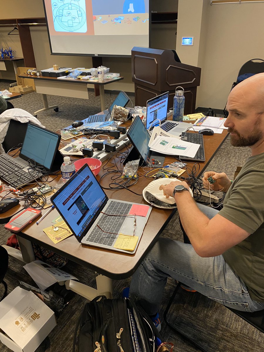 deeoyea's tweet photo. WhooPi project to bring together everything we learned today with @jigar_patel @TIU11EdTech @CLIU21 #tiustem #csinpa https://t.co/jHVthKsHzh