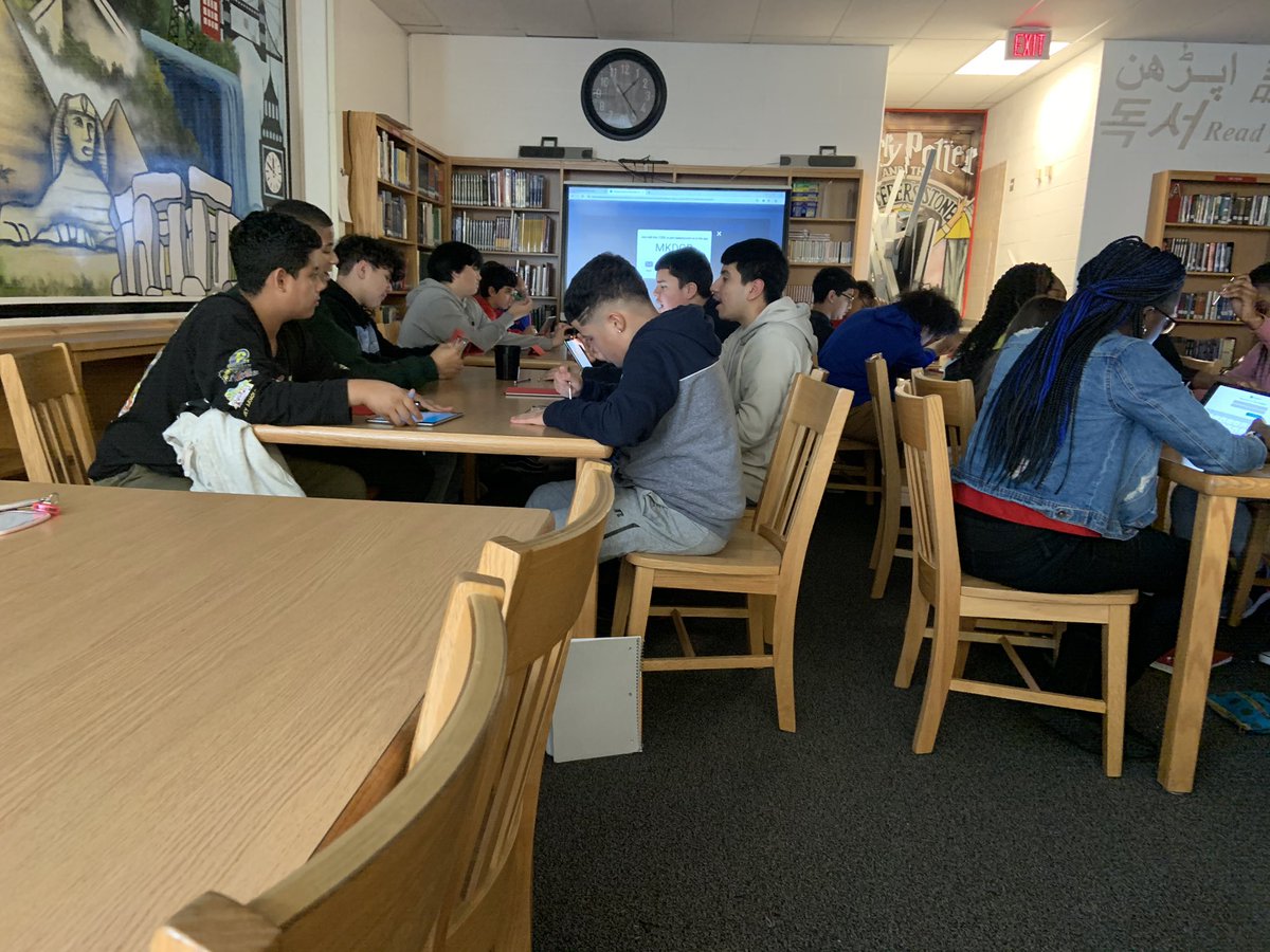 MonannLa's tweet photo. My students enjoyed working on the new iPads in the @WMS_Library1 https://t.co/putGAvDQ3R