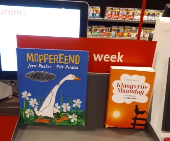 Leestip van de week bij <a href="/Bruna_nl/">Bruna</a> .. Zegt de eend tegen de haan.... Nou? klaagvrijemaandag.nl Op nr 11 verkooppositie bij Managementboek <a href="/Mgtboeknl/">Managementboek.nl</a>