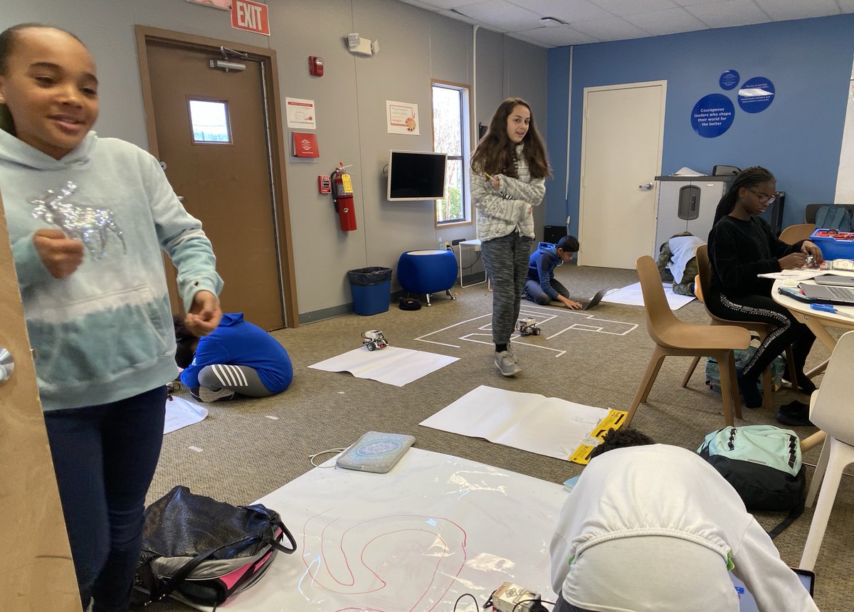 4lexgutierrez's tweet photo. Really appreciate Ss sharing insights &amp; doing their part to reconfigure #CS space. #edtech #computerscience #journey #AISLearns https://t.co/DbPBjXZ8XS