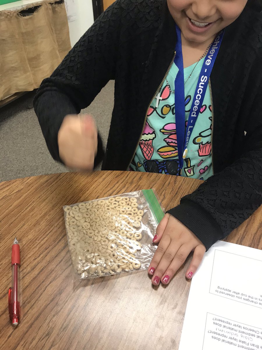 liz_duban's tweet photo. We modeled the formation of coal by adding layers of cereal sediment on our “organic matter” and through the process of compaction! #CRErocks https://t.co/rBZOWAXths