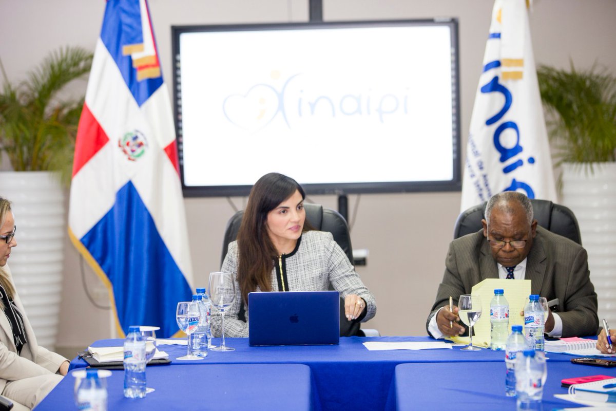 INAIPIRD's tweet photo. Con el objetivo de repasar los logros alcanzados al cierre del año 2019 y revisar la planificación del primer trimestre del 2020, fue realizada una reunión de gabinete, encabezada por nuestra directora ejecutiva @BerlinesaFranco.

#PrimeraInfanciaRD
#5AniversarioINAIPI https://t.co/bAh6qIeABc